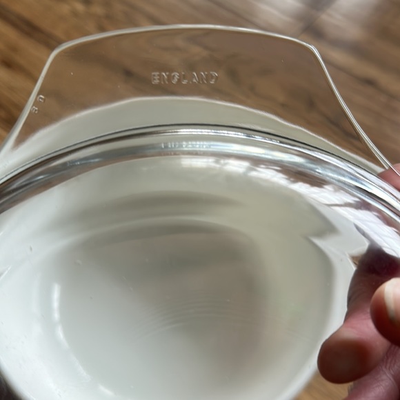 Pyrex England Tulip pattern large round casserole dish - Picture 7 of 8